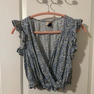 Women’s ruffle sleeve top